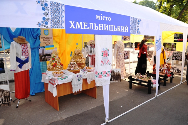 До Дня Прапора України - виїзна виставка «Хмельницький – Проскурів у просторі і часі» — фото 1