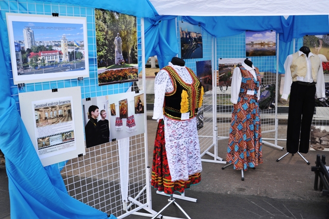 До Дня Прапора України - виїзна виставка «Хмельницький – Проскурів у просторі і часі» — фото 6