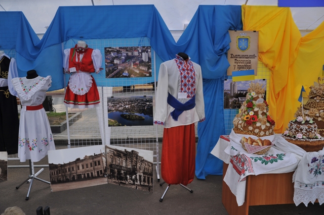 До Дня Прапора України - виїзна виставка «Хмельницький – Проскурів у просторі і часі» — фото 7