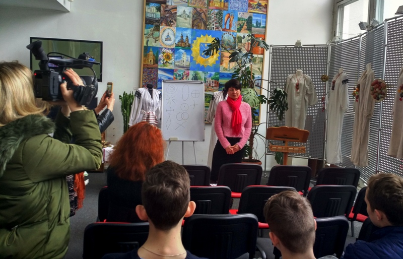 Зорецвіти на писанці – як молитва про зцілення роду — фото 2