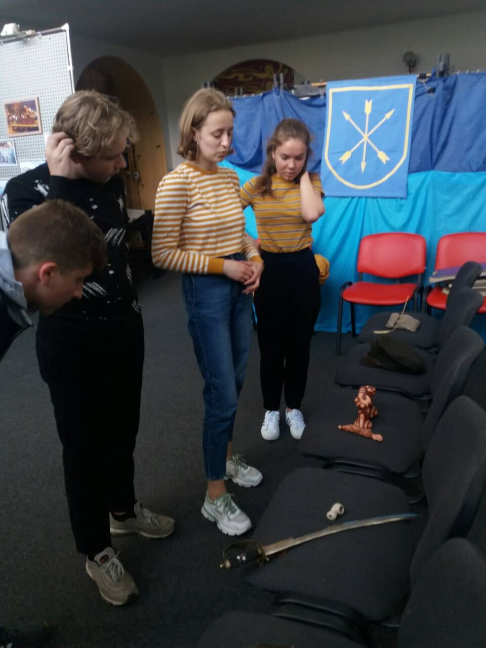ШКОЛЯРІ МАНДРУВАЛИ СЛІДАМИ ГЕРОЇВ У ХМЕЛЬНИЦЬКОМУ — фото 9